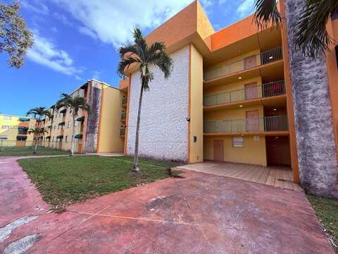 666 W 81st St, Hialeah, FL 33014