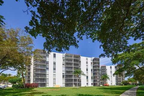 3301 N Country Club Dr, Aventura, FL 33180
