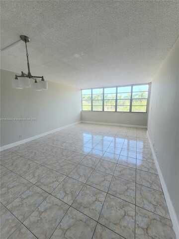 2025 NE 164th St, North Miami Beach, FL 33162