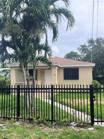 1927 NW 64 st, Miami, FL 33147