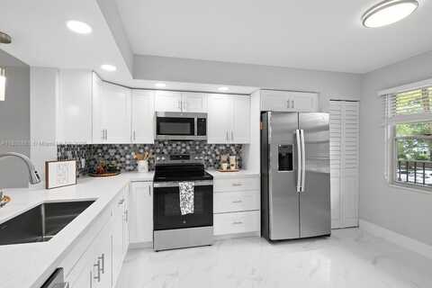 12500 SW 6th St, Pembroke Pines, FL 33027