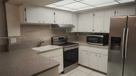 16 Toledo Ct, Davie, FL 33324