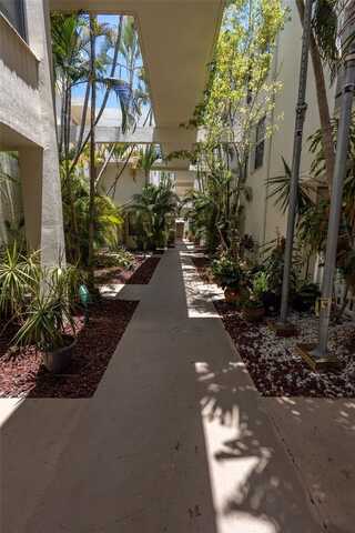 20350 W Country Club Dr, Aventura, FL 33180