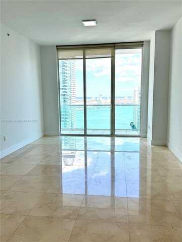 31 SE 5th St, Miami, FL 33131