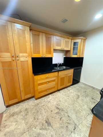 2008 Jackson, Hollywood, FL 33020