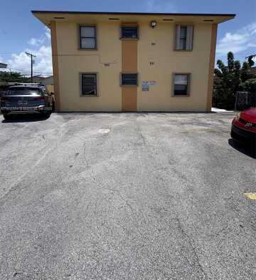 231 E 7th St, Hialeah, FL 33010