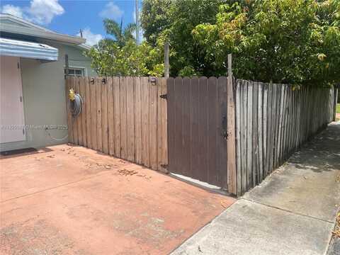 7750 NW 5th St, Pembroke Pines, FL 33024