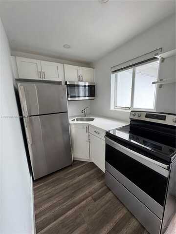 685 SW 7th Ter, Dania Beach, FL 33004