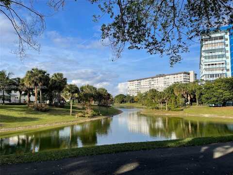 919 Hillcrest Dr, Hollywood, FL 33021