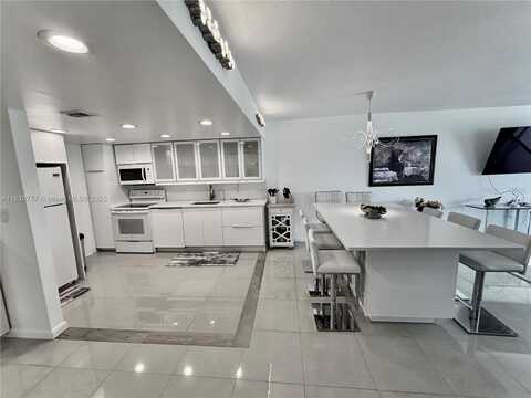 3051 S Palm Aire Dr, Pompano Beach, FL 33069