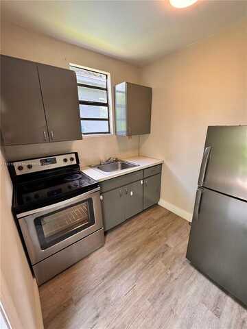 784 NW 100th St, Miami, FL 33150