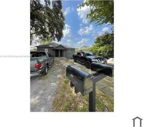 784 NW 100th St, Miami, FL 33150