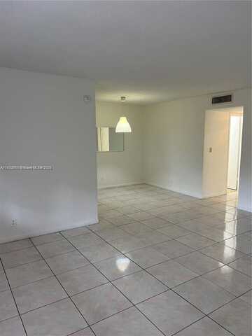 8704 NW 35th St, Coral Springs, FL 33065