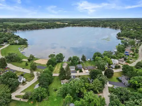 7950 Greendale Ave, Burlington, WI 53105