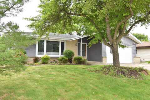 2091 E Spruce Ct, Oak Creek, WI 53154