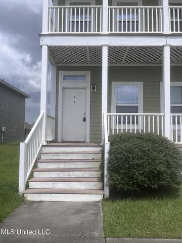 2404 Gladiolus Street, Ocean Springs, MS 39564