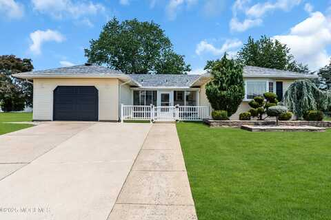 13 Canaries Court, Toms River, NJ 08757