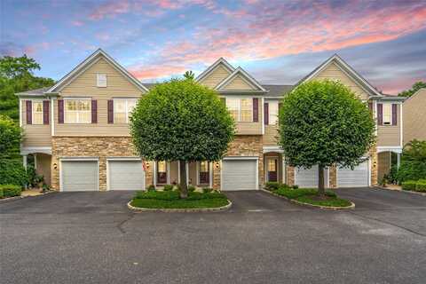 28 Virginia Pine Lane, Bay Shore, NY 11706