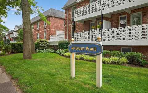40 Daley Place, Lynbrook, NY 11563