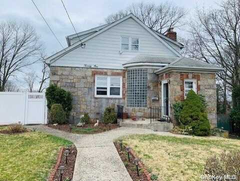 21 Sunset Avenue, Glen Cove, NY 11542