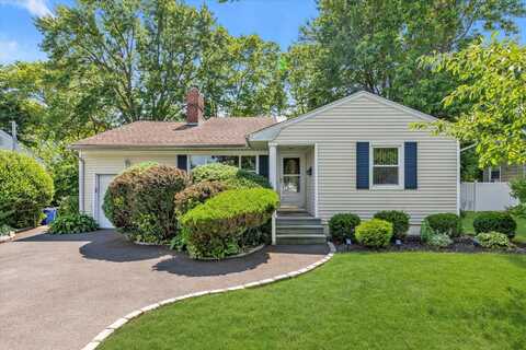 18 Gainsboro Lane, Syosset, NY 11791
