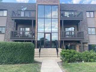 1486 Stonebridge Circle, Wheaton, IL 60189