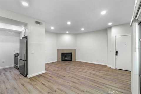 7320 Balboa Boulevard, Lake Balboa, CA 91406