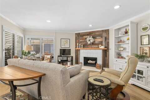 2722 E 20th Street, Signal Hill, CA 90755