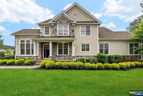 40 Hazy Gate Terrace, Franklin Lakes, NJ 07417