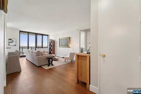 100 Carlyle Drive 9L-N, Cliffside Park, NJ 07010