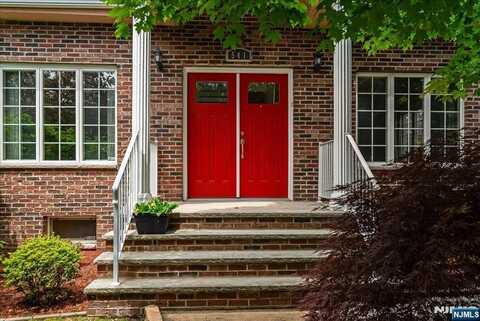 541 Forest Avenue, Paramus, NJ 07652