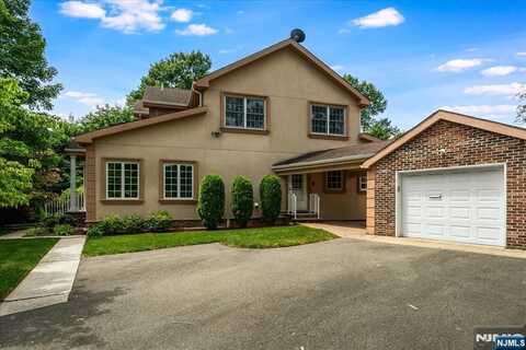 541 Forest Avenue, Paramus, NJ 07652