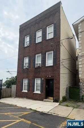 2 Bender Place 4, Cliffside Park, NJ 07010