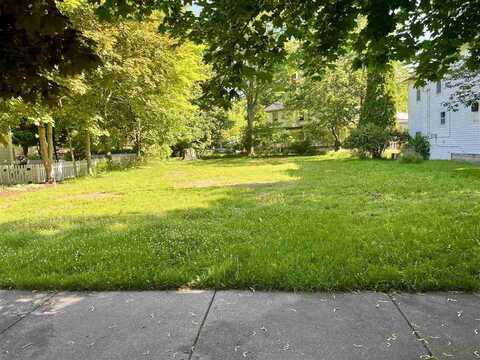 101 Ainslie, Charlevoix, MI 49720
