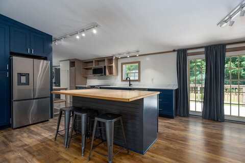 10 Stacey Drive, Hopkinton, NH 03229