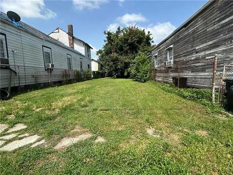 2204 TOURO Street, New Orleans, LA 70119