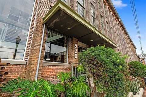 920 POEYFARRE Street, New Orleans, LA 70130