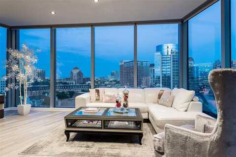 2900 McKinnon Street, Dallas, TX 75201