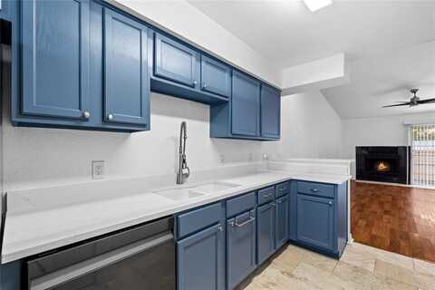 350 W Harwood Road, Hurst, TX 76054