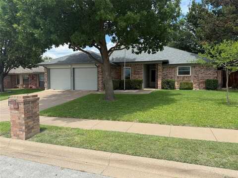 7612 Maplehill Road, Watauga, TX 76148