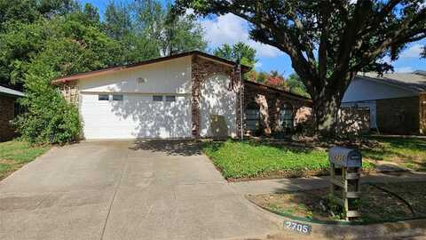 2705 Creekview Drive, Arlington, TX 76016