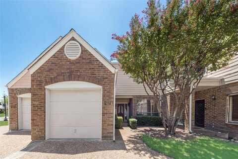 209 Cimarron Trail, Irving, TX 75063