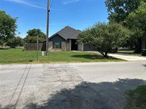 501 W Hobbs Avenue, Boyd, TX 76023