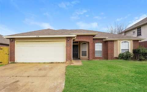 2700 Forest Creek Drive, Fort Worth, TX 76123