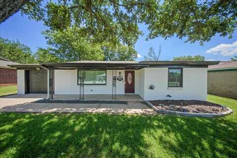 3904 Caddo Trail, Lake Worth, TX 76135