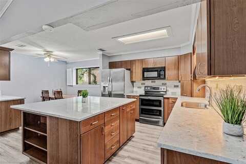 910 Meadowside Circle, Garland, TX 75043