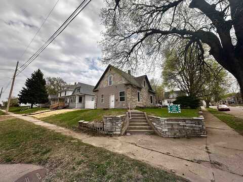 1824 W PALMER AVE, Sioux City, IA 51103