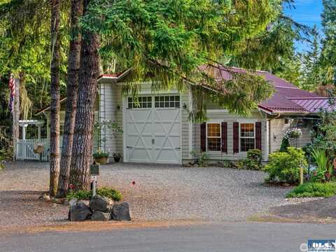 760 N Dow Creek Drive, Hoodsport, WA 98548