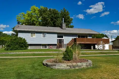 1011 Pacific Street, Cambridge, NE 69022