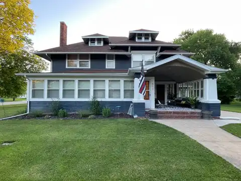 513 N 8th St, Loup City, NE 68853